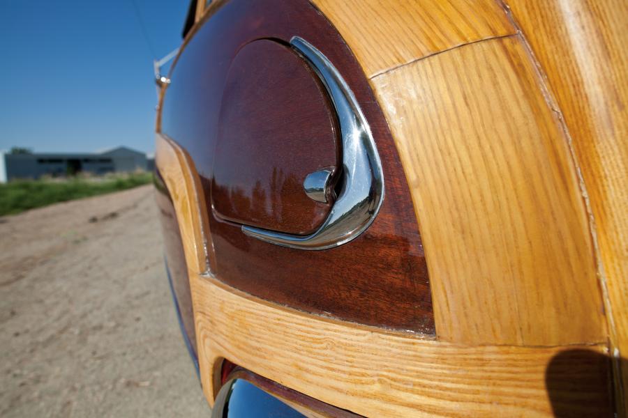 Детали экстерьера Hudson Commodore Station Wagon 1948 года  (фото 2 из 21)